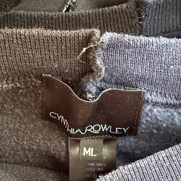 - Blue and Black - Picture 8 of 8